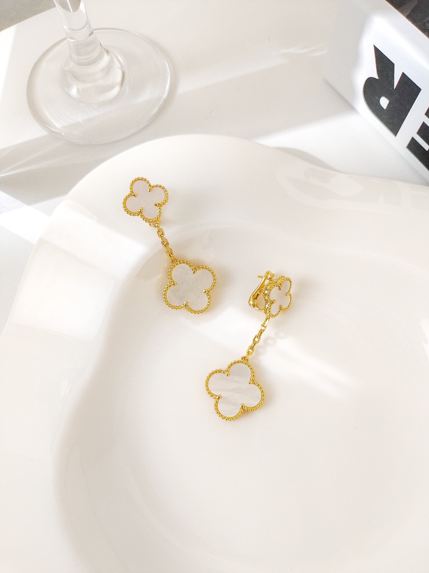 Van Cleef & Arpels Magic Alhambra earrings, 2 motifs Mother-of-p