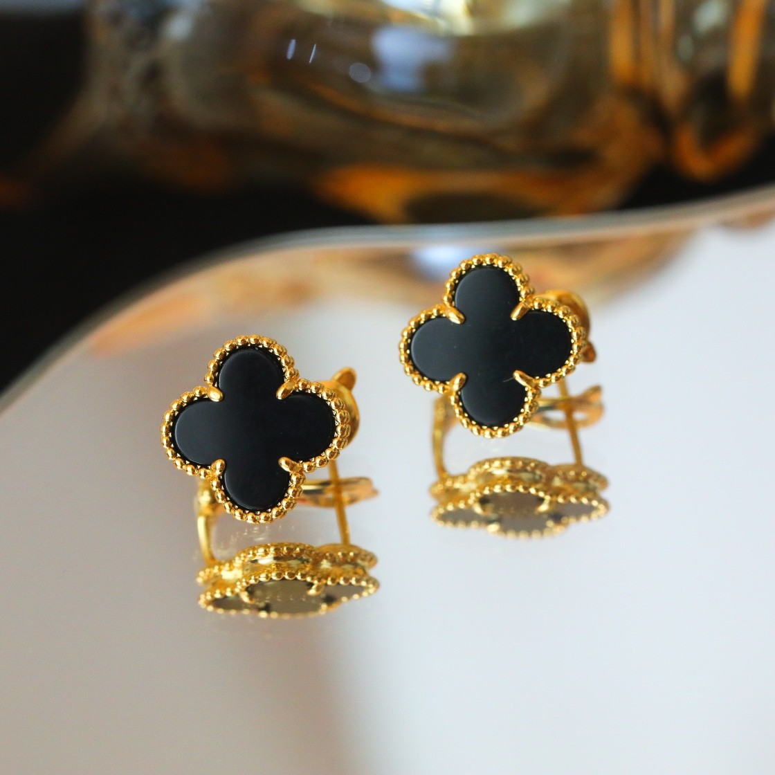 Van Cleef & Arpels Vintage Alhambra Earrings Yellow Gold, Onyx