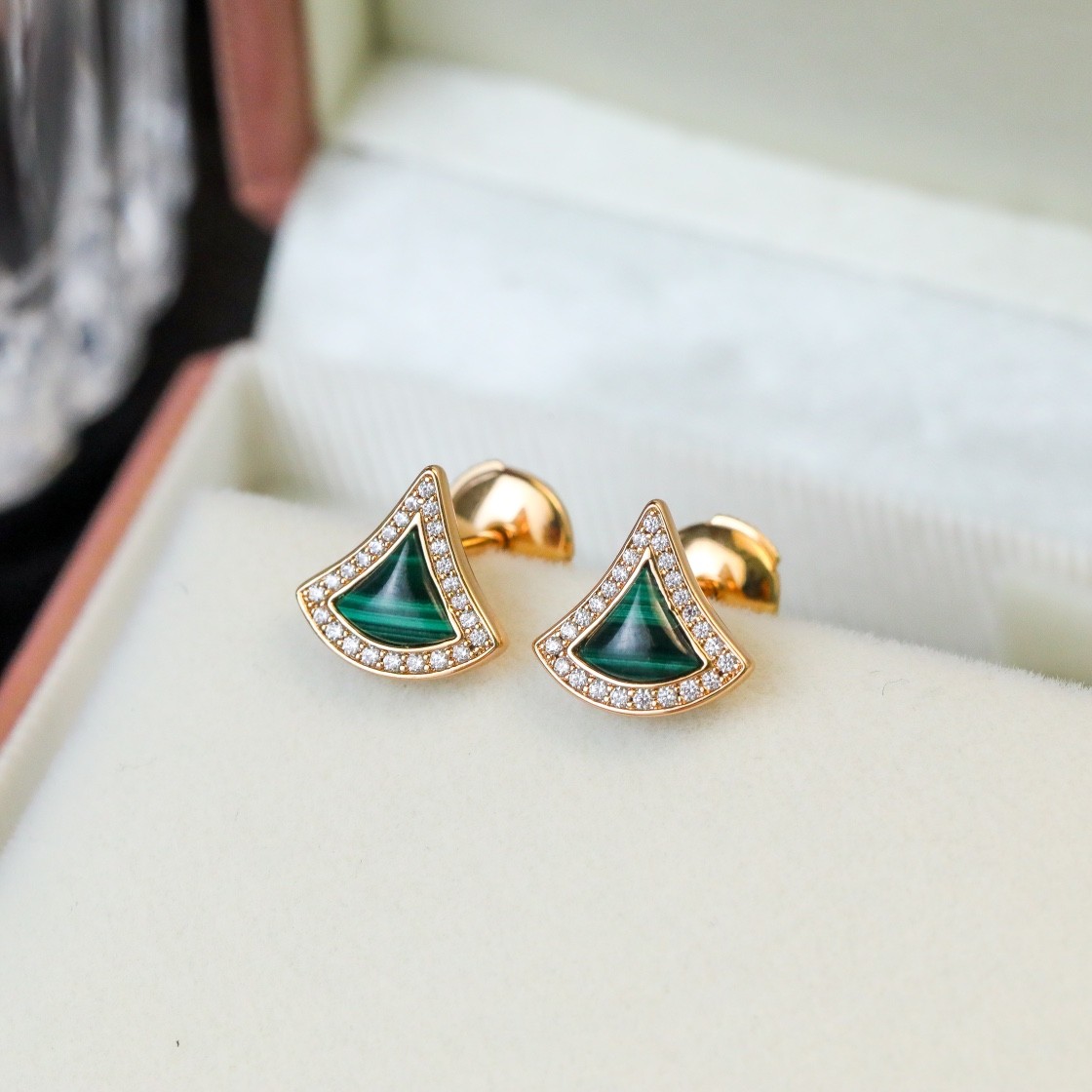 Bulgari Diva's DREAM Stud Earrings Rose Gold With Malachite and