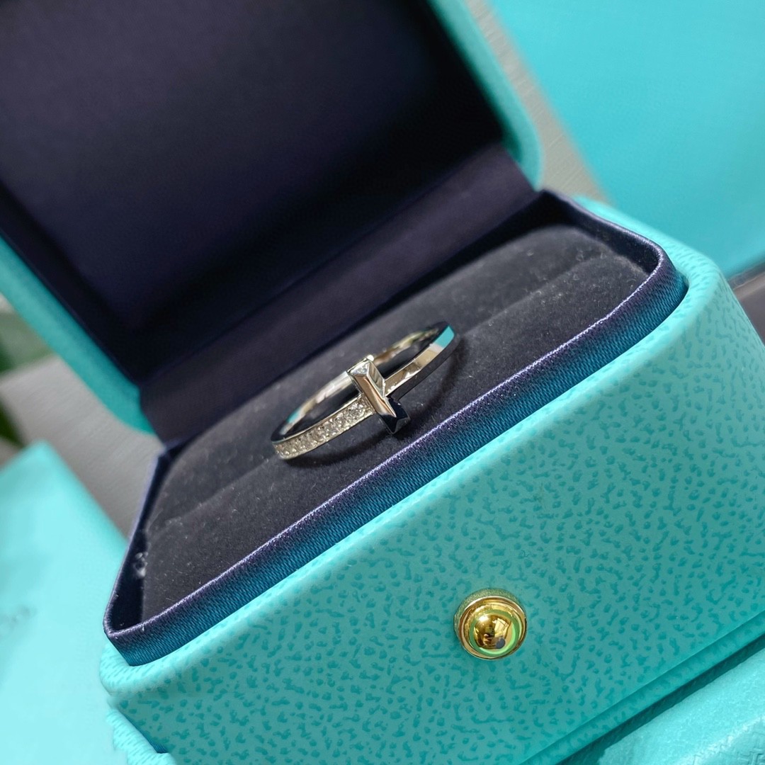 Tiffany T T1 Ring in 18k Gold with Diamonds, 2.5 mm