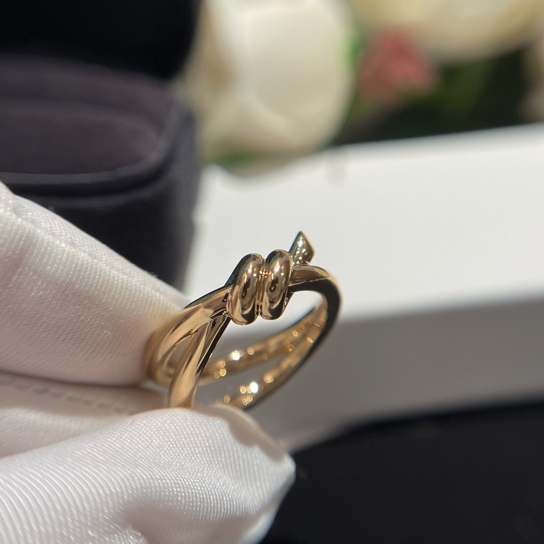 Tiffany Knot Double Row Ring in 18k Gold