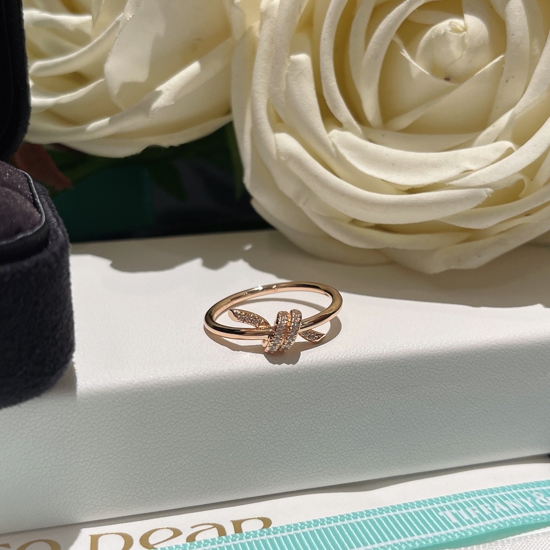 Tiffany Knot Ring in 18k Gold with Diamonds