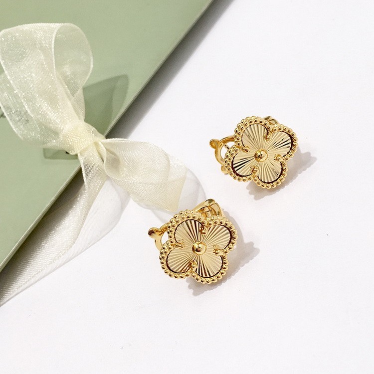 Van Cleef & Arpels Vintage Alhambra Earrings 18k gold